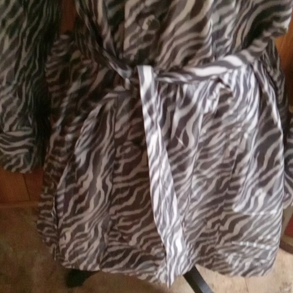 Zebra Trench❤🖤 - Picture 2 of 10